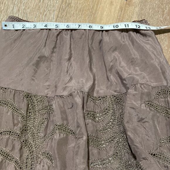 Gold hawk taupe silk skirt with two under layers-Small - Picture 4 of 9